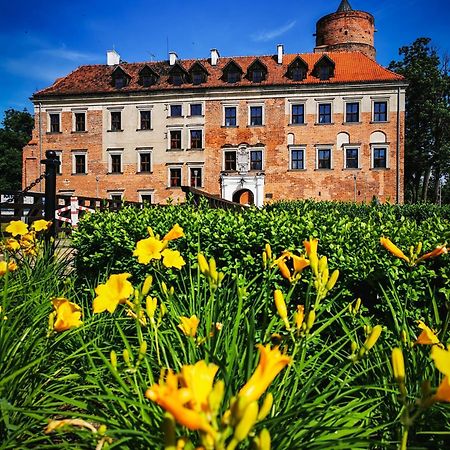 Zamek Uniejow Aparthotel Екстериор снимка