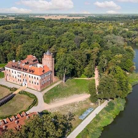 Zamek Uniejow Aparthotel Екстериор снимка