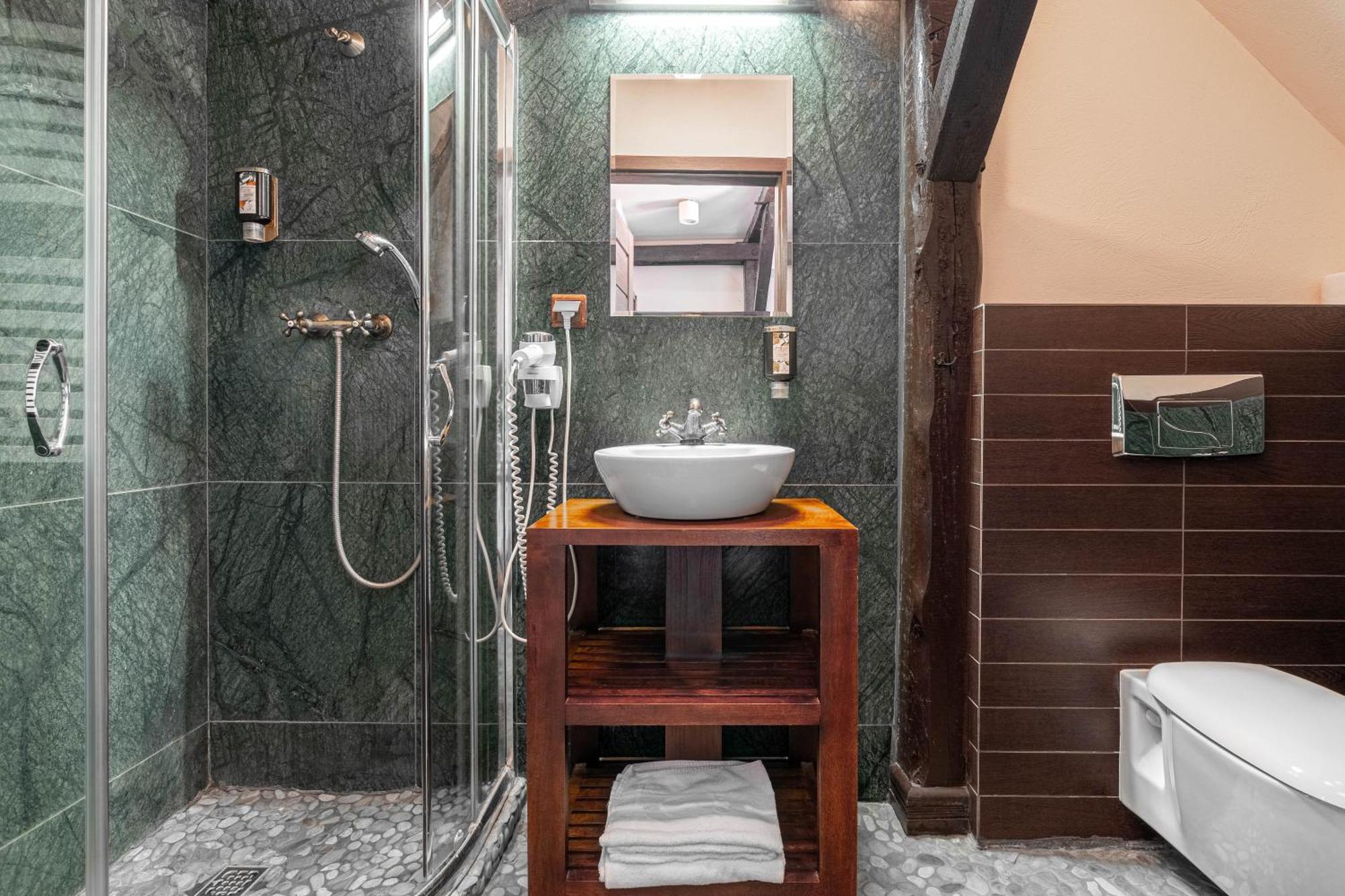 Zamek Uniejow Aparthotel Екстериор снимка