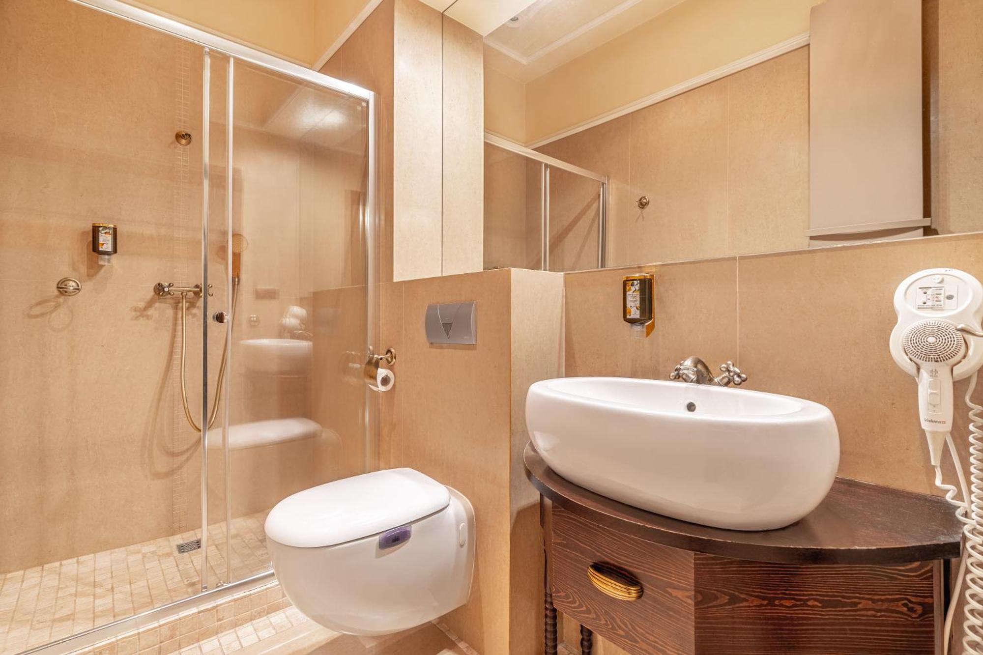Zamek Uniejow Aparthotel Екстериор снимка