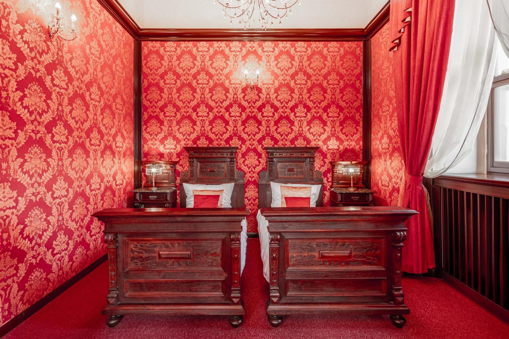 Zamek Uniejow Aparthotel Екстериор снимка