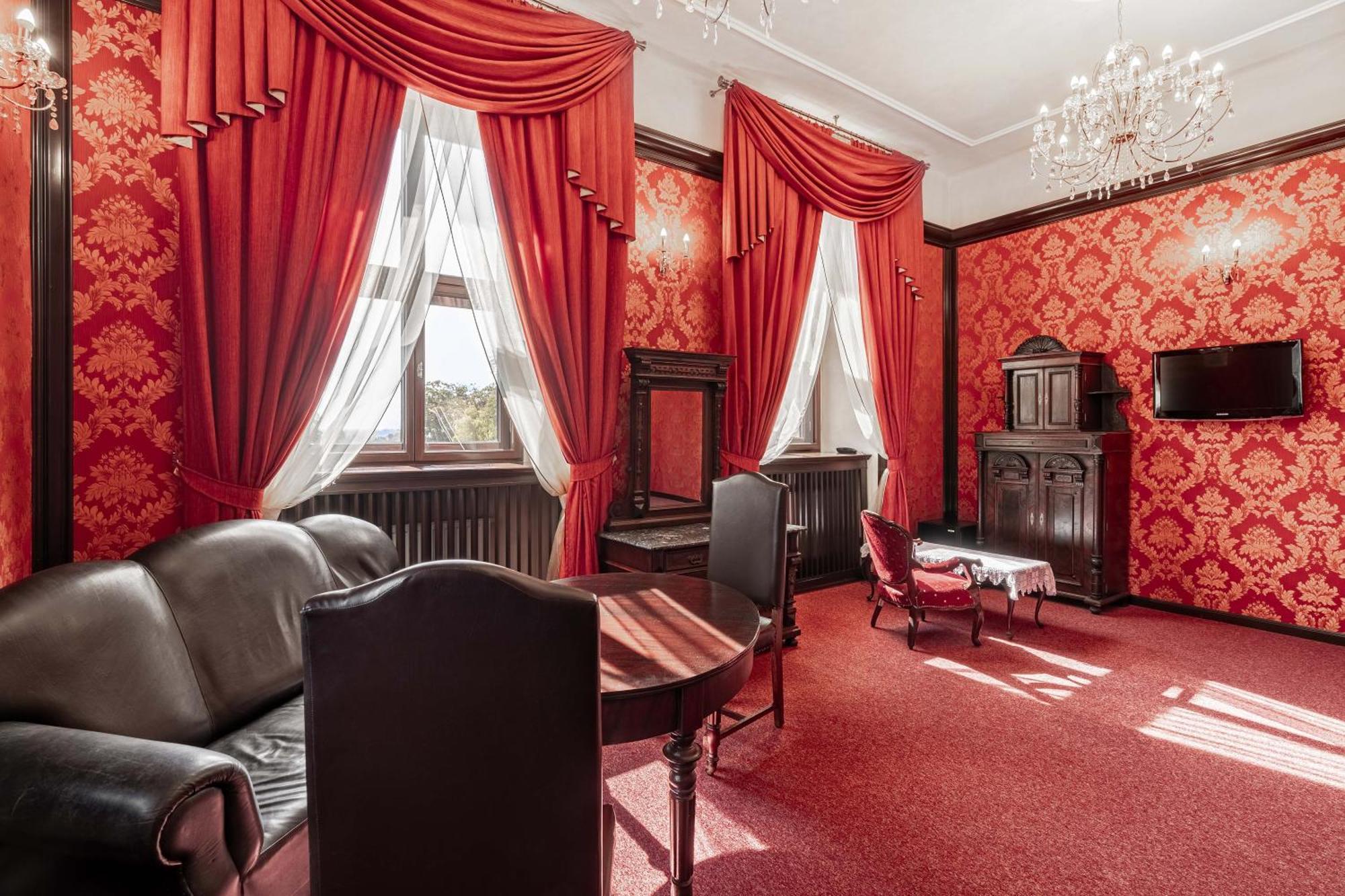 Zamek Uniejow Aparthotel Екстериор снимка