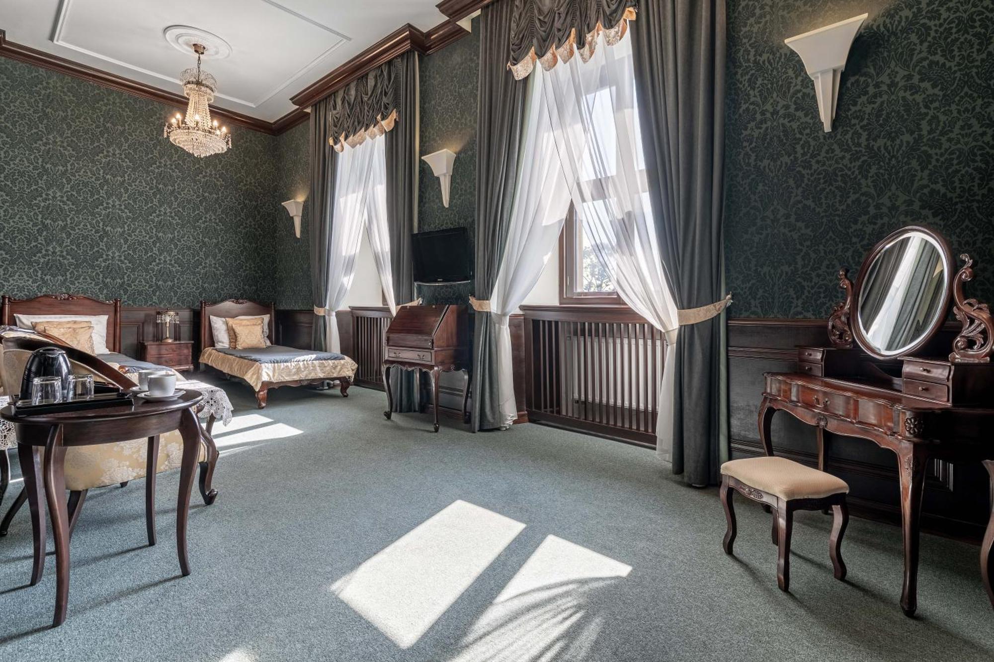 Zamek Uniejow Aparthotel Екстериор снимка