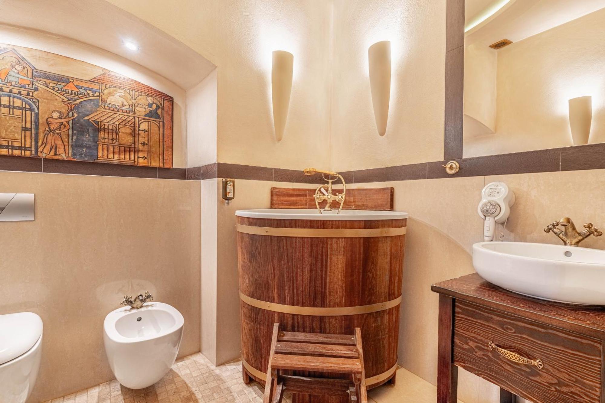 Zamek Uniejow Aparthotel Екстериор снимка