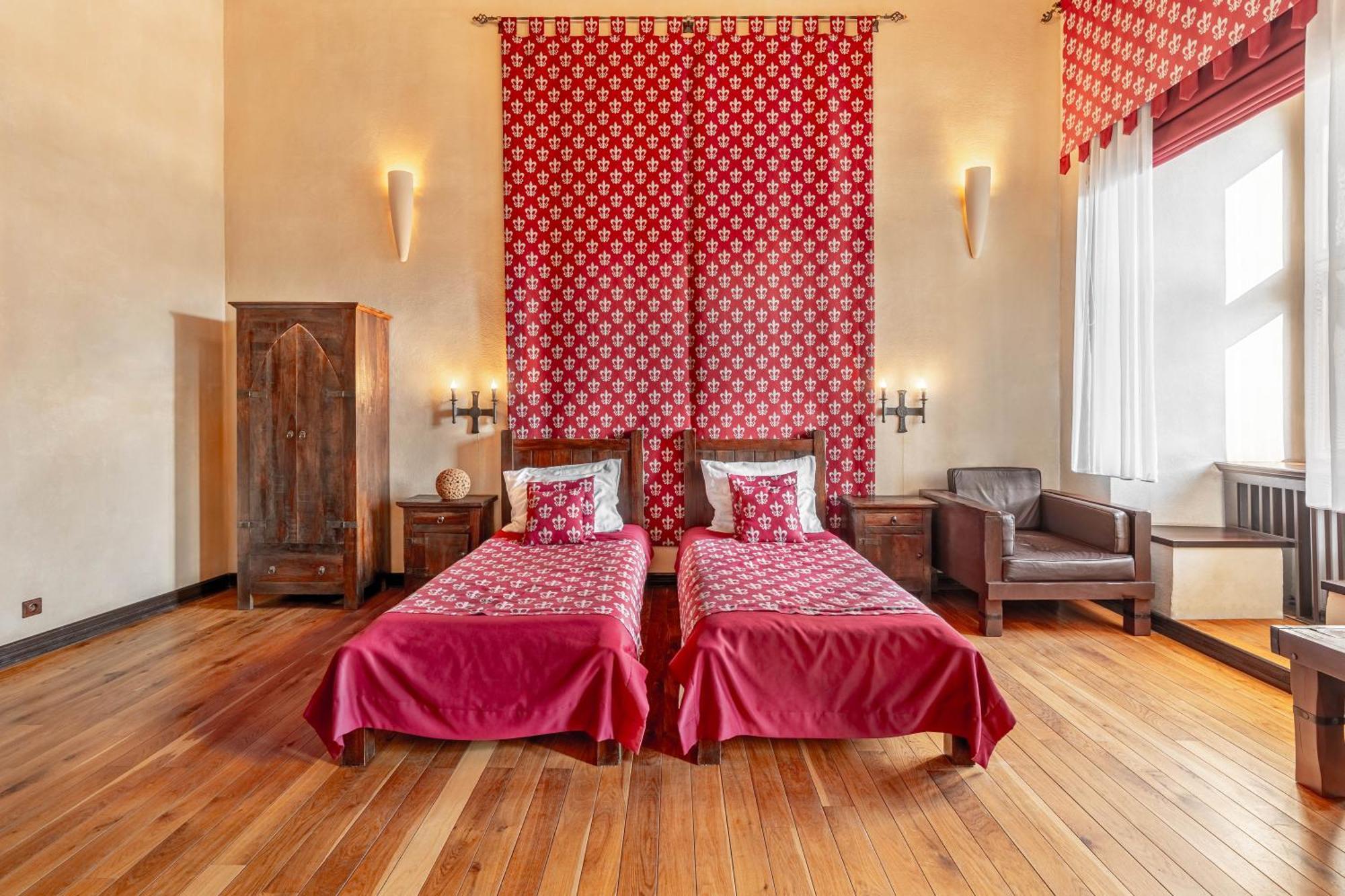 Zamek Uniejow Aparthotel Екстериор снимка