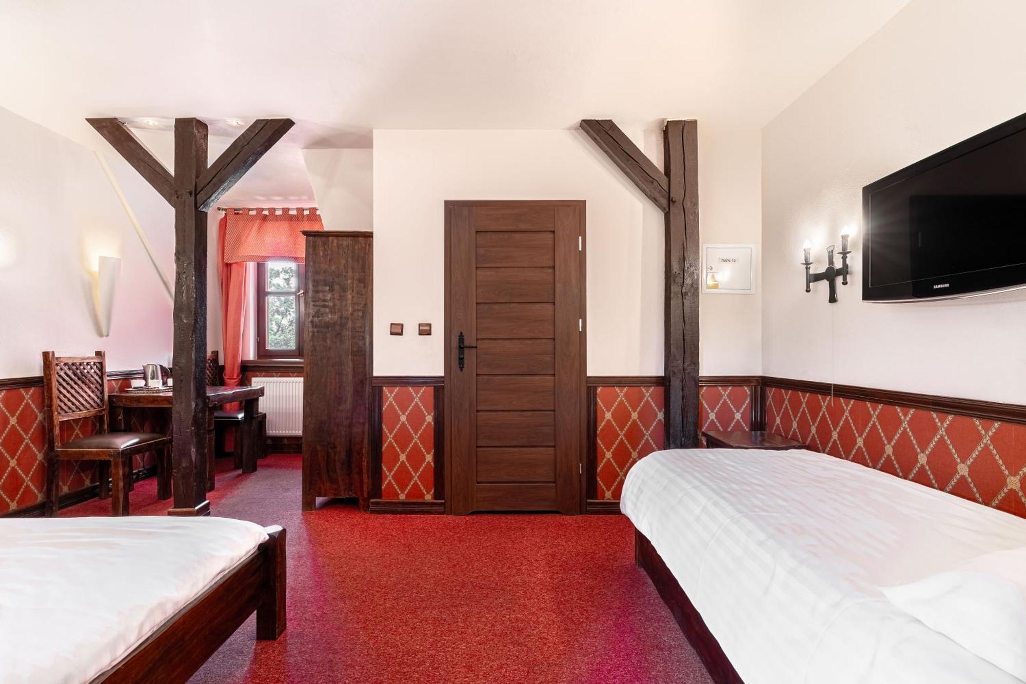 Zamek Uniejow Aparthotel Екстериор снимка