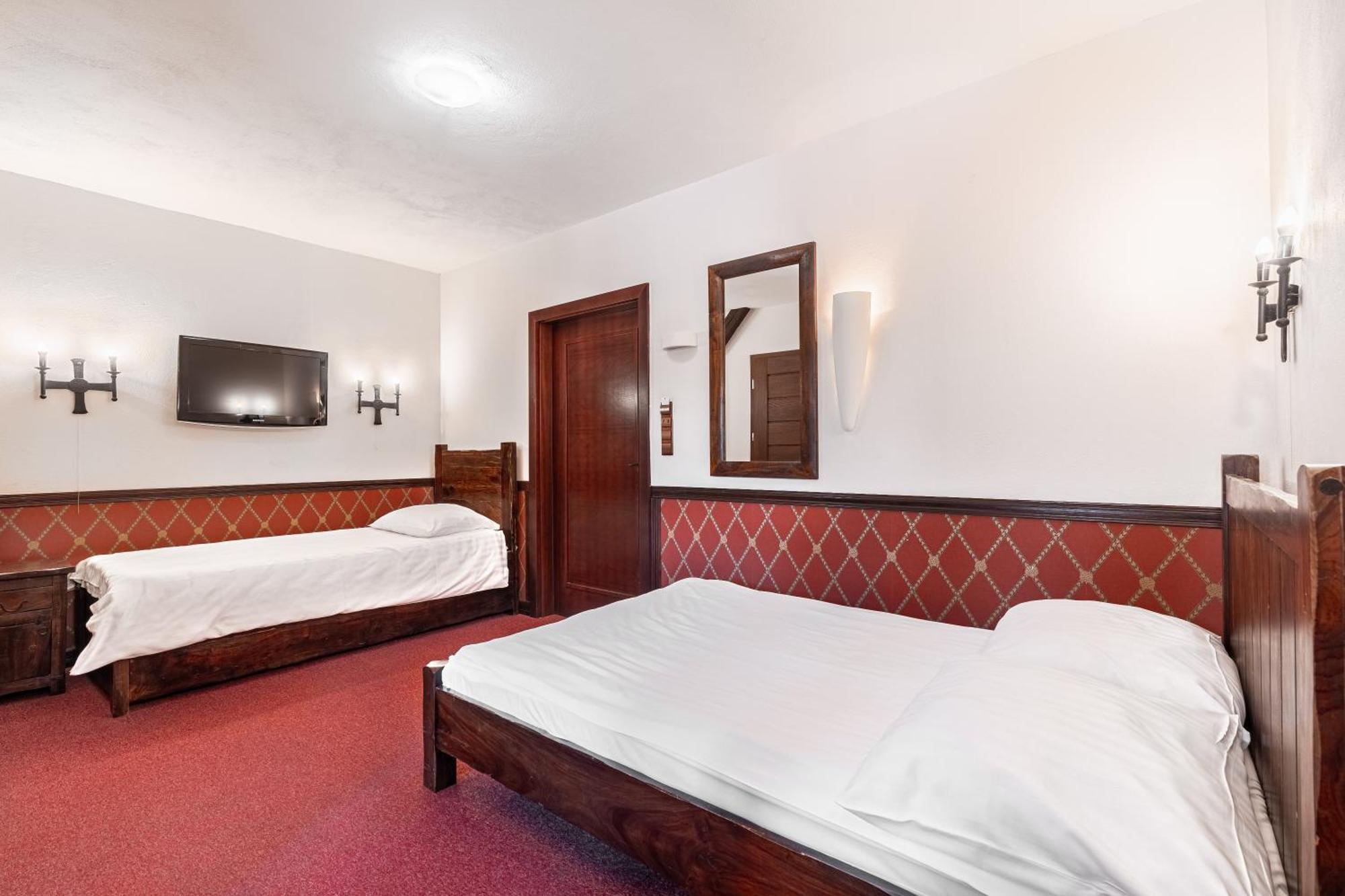 Zamek Uniejow Aparthotel Екстериор снимка