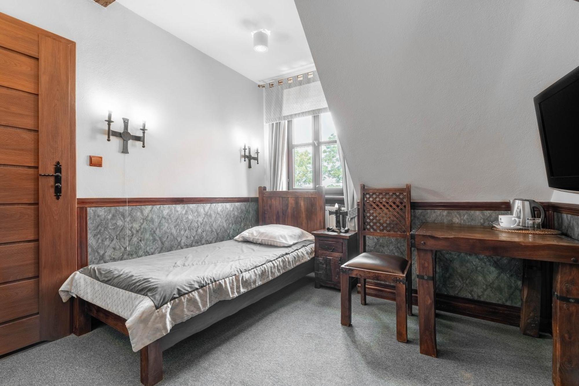 Zamek Uniejow Aparthotel Екстериор снимка